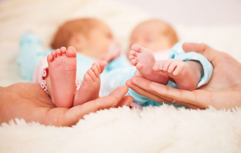 Tips para cuidar bebés gemelos