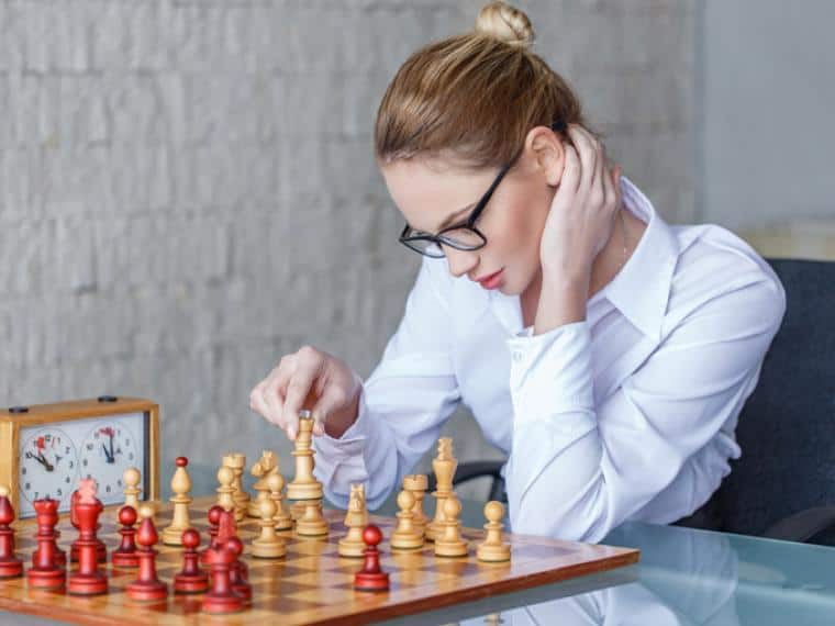 beneficios de jugar ajedrez